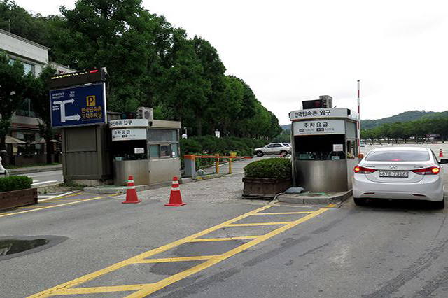 韓国民俗村の駐車場