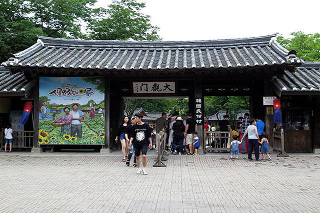 韓国民俗村の正面入口