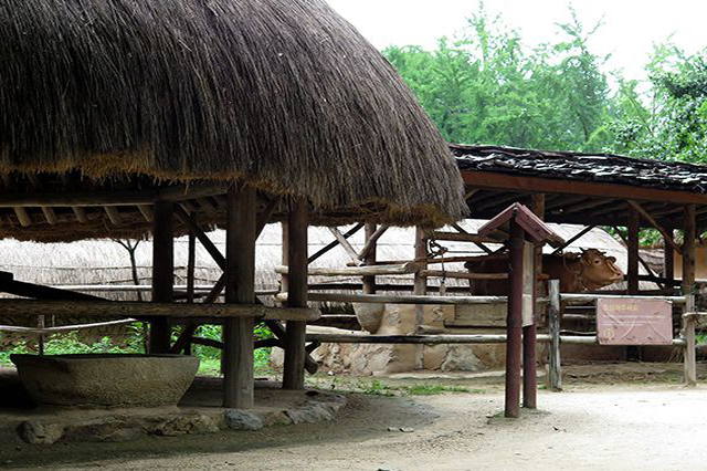 朝鮮王朝時代の村の様子を再現した展示