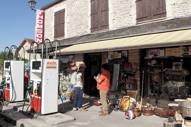 ガソリンも取り扱っている生活雑貨屋